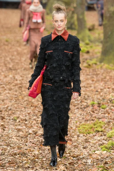 Look 28